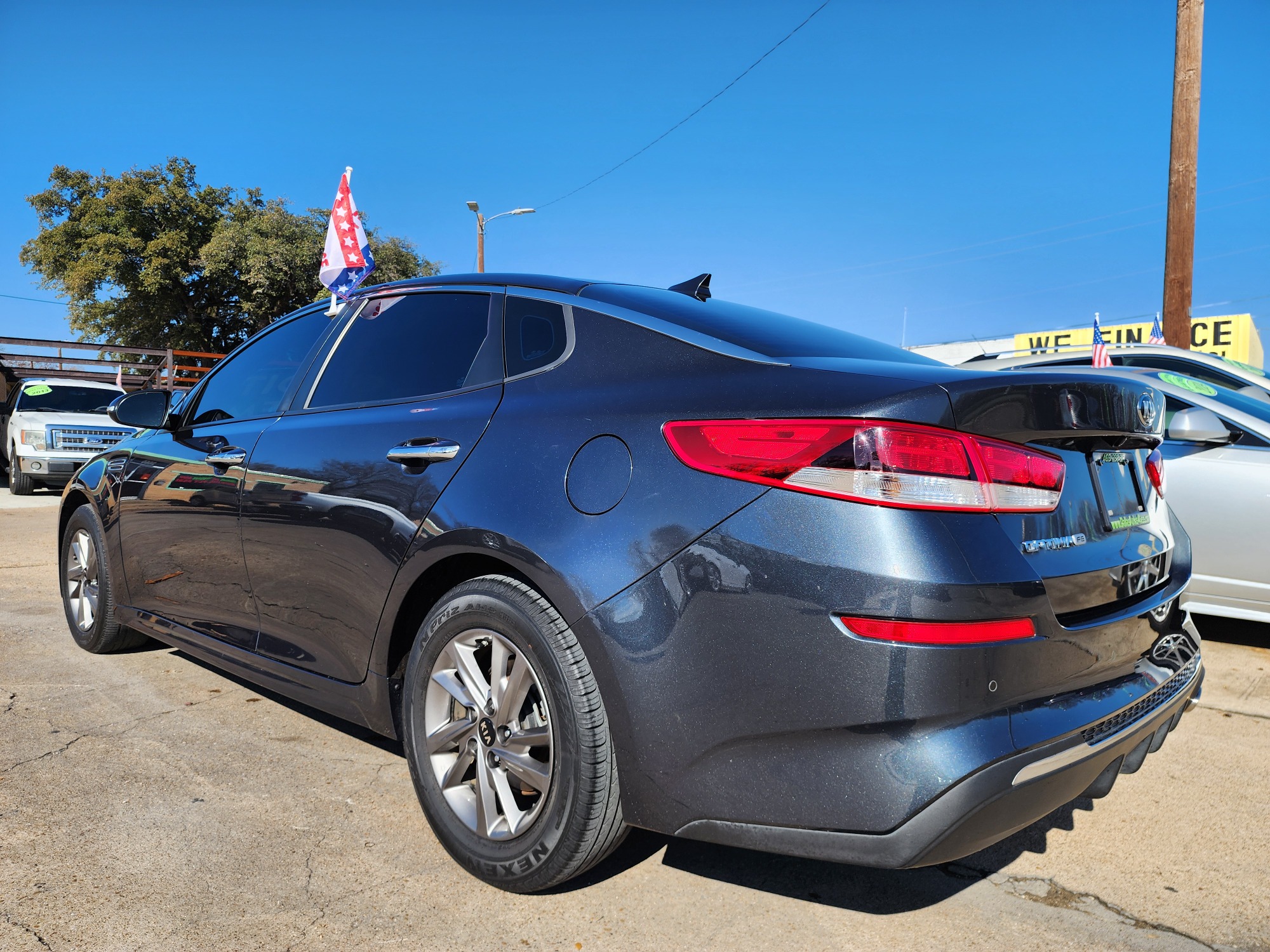 2020 SILVER Kia Optima LX (5XXGT4L39LG) , AUTO transmission, located at 2660 S.Garland Avenue, Garland, TX, 75041, (469) 298-3118, 32.885387, -96.656776 - Welcome to DallasAutos4Less, one of the Premier BUY HERE PAY HERE Dealers in the North Dallas Area. We specialize in financing to people with NO CREDIT or BAD CREDIT. We need proof of income, proof of residence, and a ID. Come buy your new car from us today!! This is a Very clean 2020 KIA OPTIMA - Photo #5